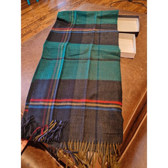 Garfinckel's Scarf - Picture 5 of 5